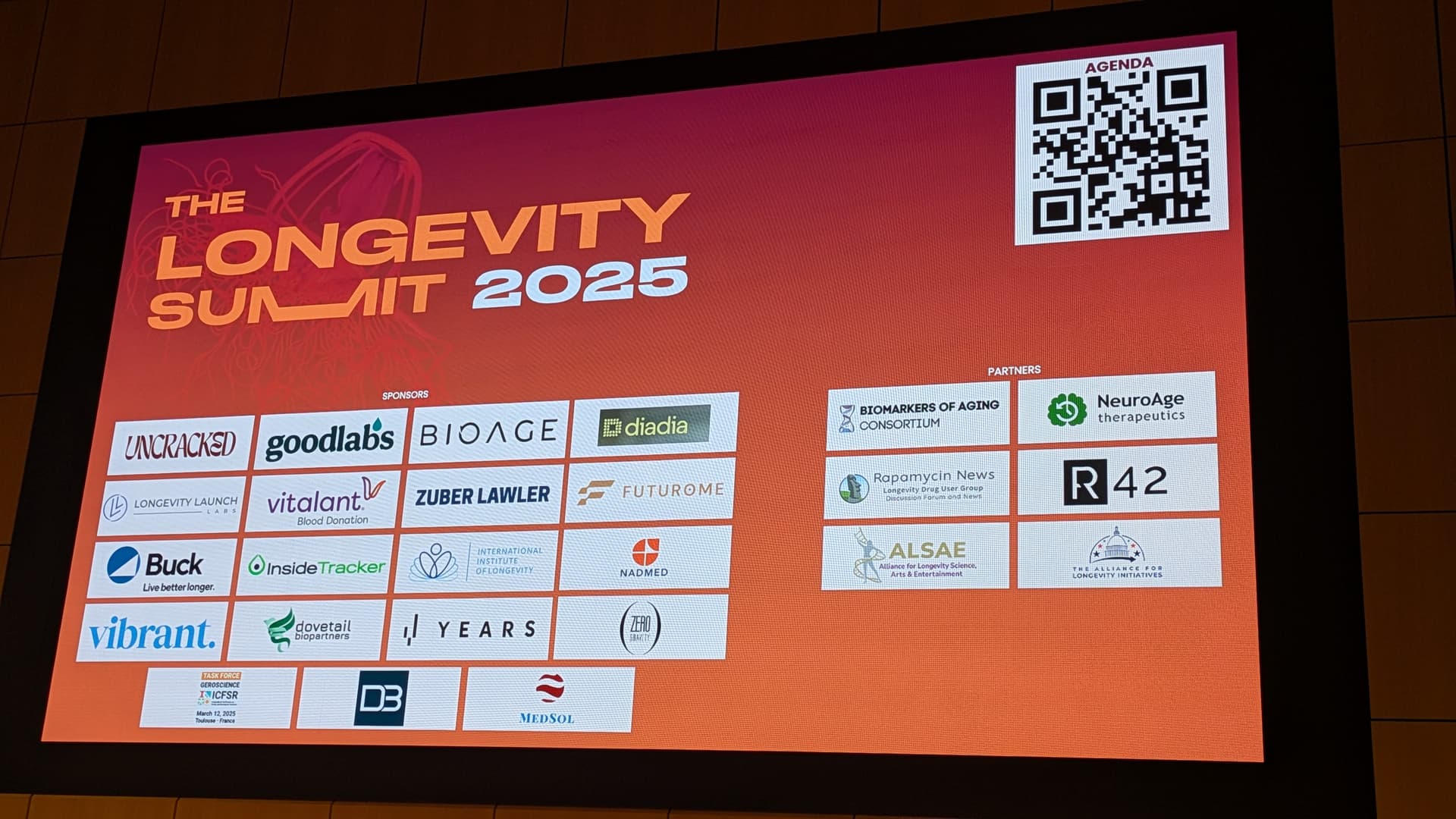 PXL_20251209_225123876