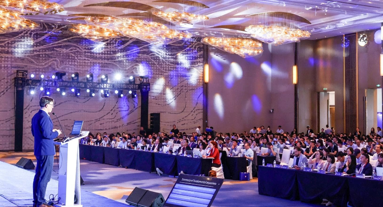 A speaker presents at the 6th TimePie Longevity ForumTimePie
